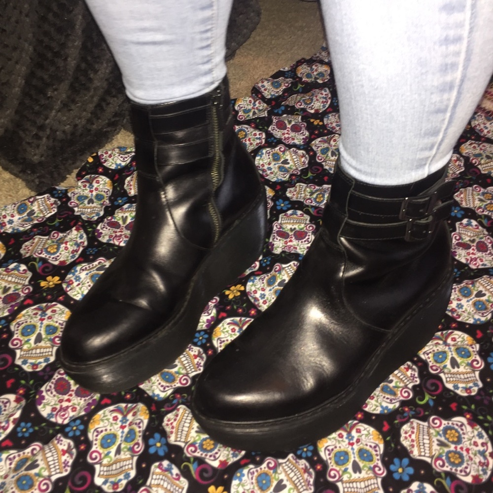 Doc martens Caitlin black platform boots